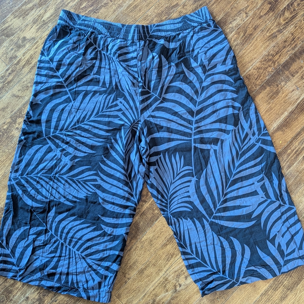 4/$10 ✨ George Blue and Black Patterned Wide Legs Capri Pants - Picture 6 of 7